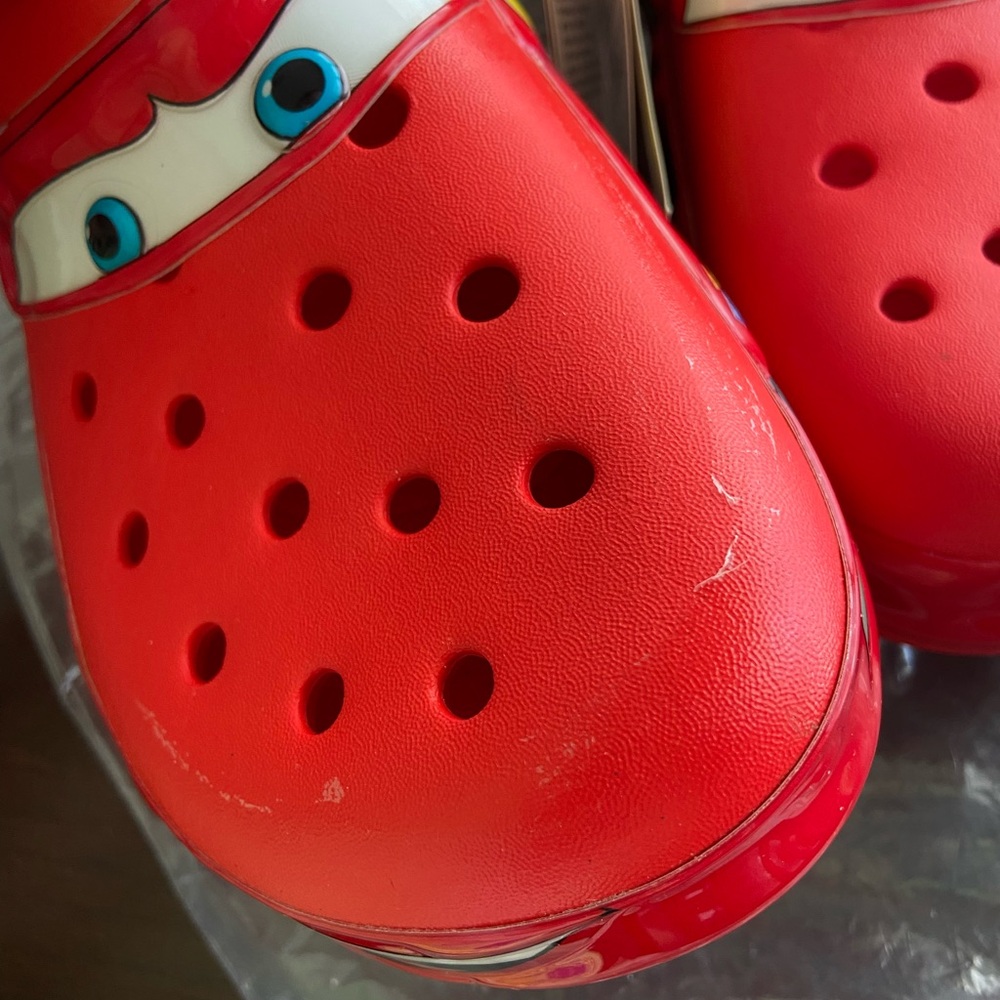 New Crocs X Disney Pixar Cars Lightning McQueen Classic Clogs Size 11 M FLAW - Picture 5 of 15